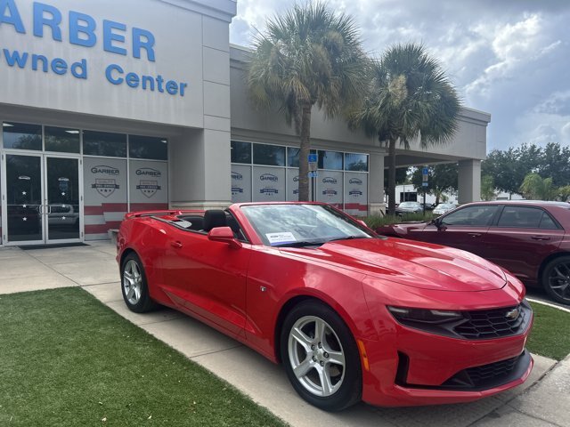 Used 2020 Chevrolet Camaro LT RWD image 2