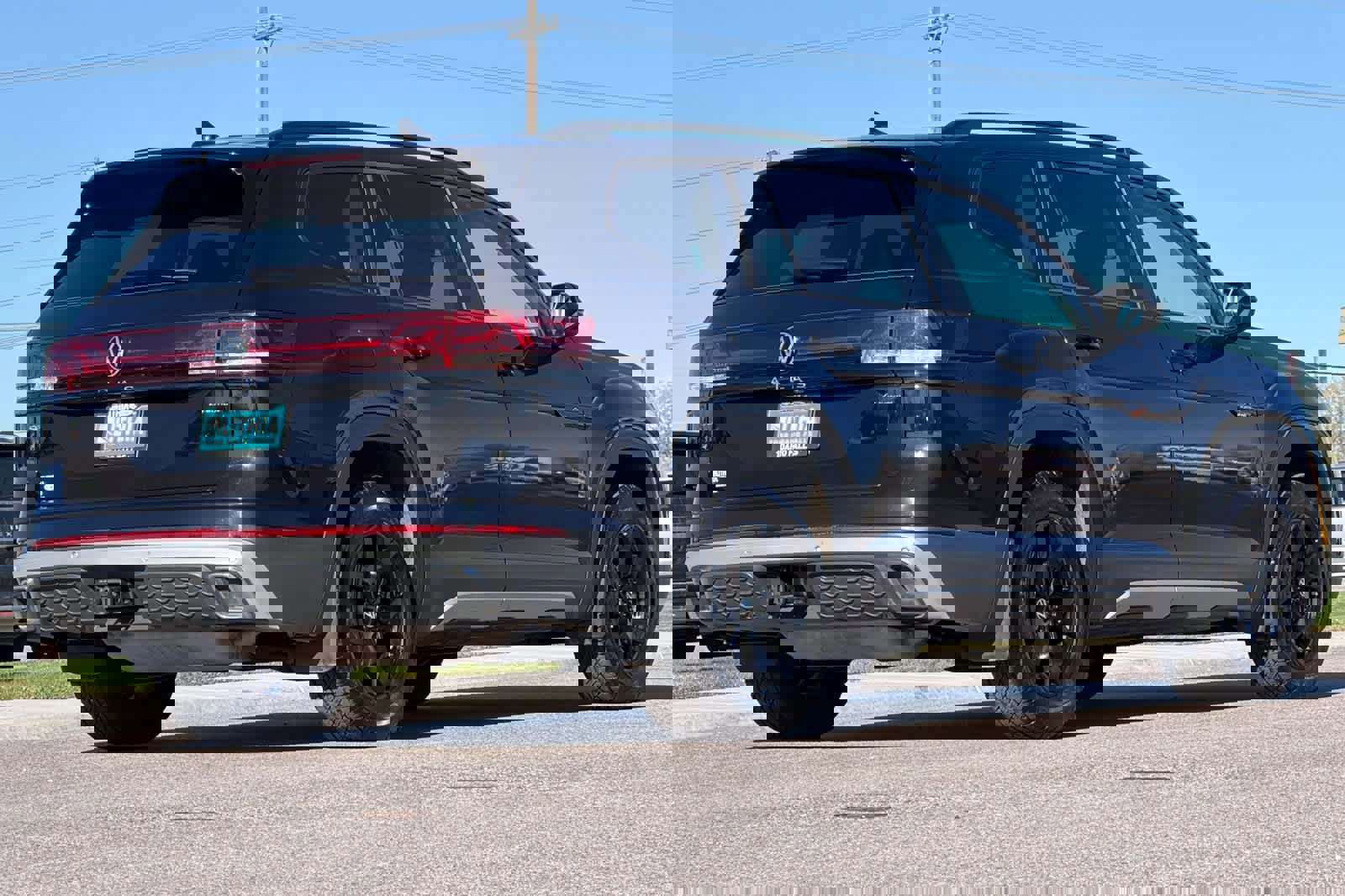 Used 2025 Volkswagen Atlas Peak Edition SE image 5