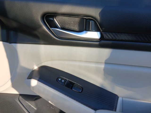 Used 2025 Nissan Altima 2.5 SV FWD image 16