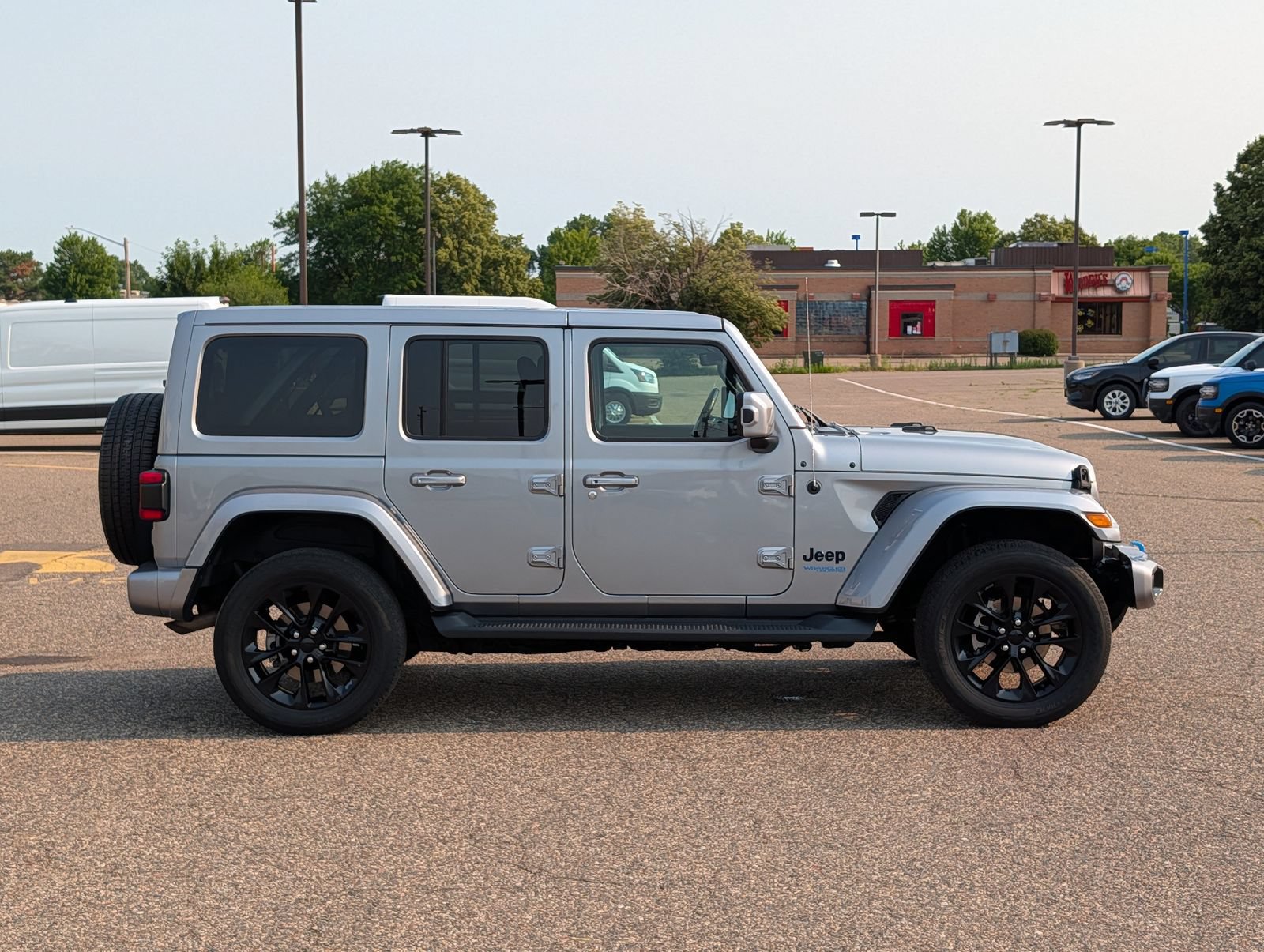 Used 2021 Jeep Wrangler Unlimited Sahara AWD/4WD image 9