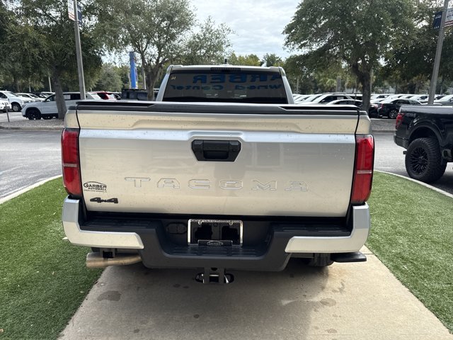 Used 2025 Toyota Tacoma TRD Off-Road AWD/4WD image 5