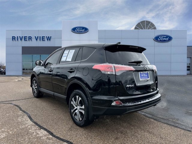Used 2018 Toyota RAV4 LE image 4