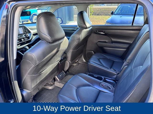 Used 2021 Toyota Highlander XLE image 18