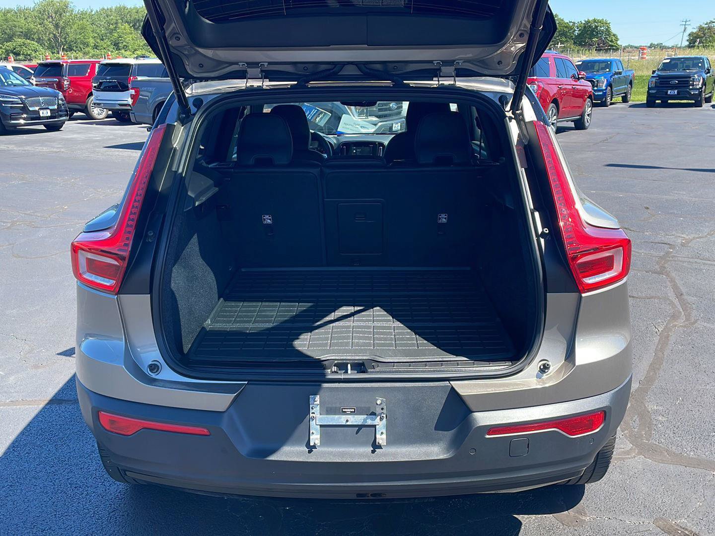 Used 2022 Volvo XC40 T5 R-Design w/ Advanced Package AWD/4WD image 30
