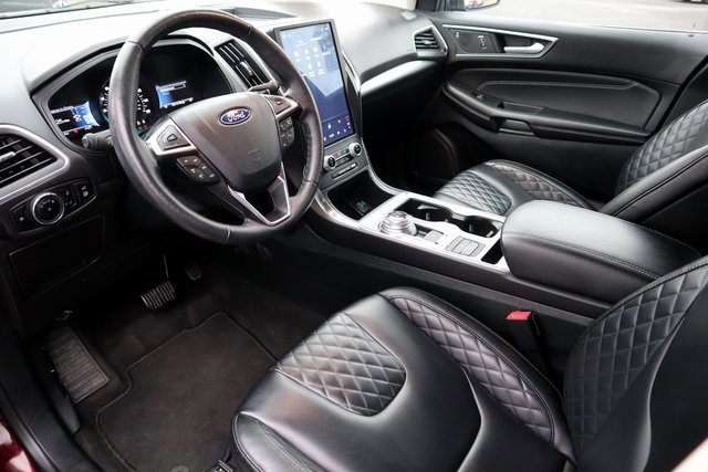 Certified 2024 Ford Edge Titanium image 3