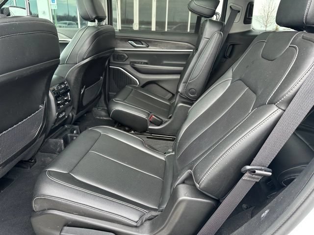 Used 2023 Jeep Grand Cherokee L Limited w/ Luxury Tech Group II AWD/4WD image 15