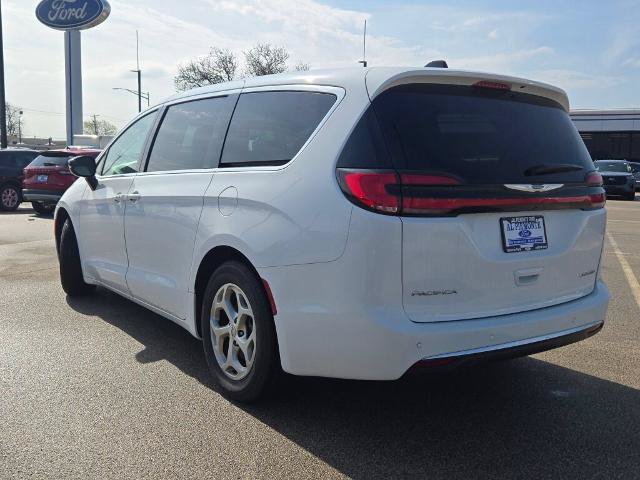 Used 2024 Chrysler Pacifica Limited FWD image 15