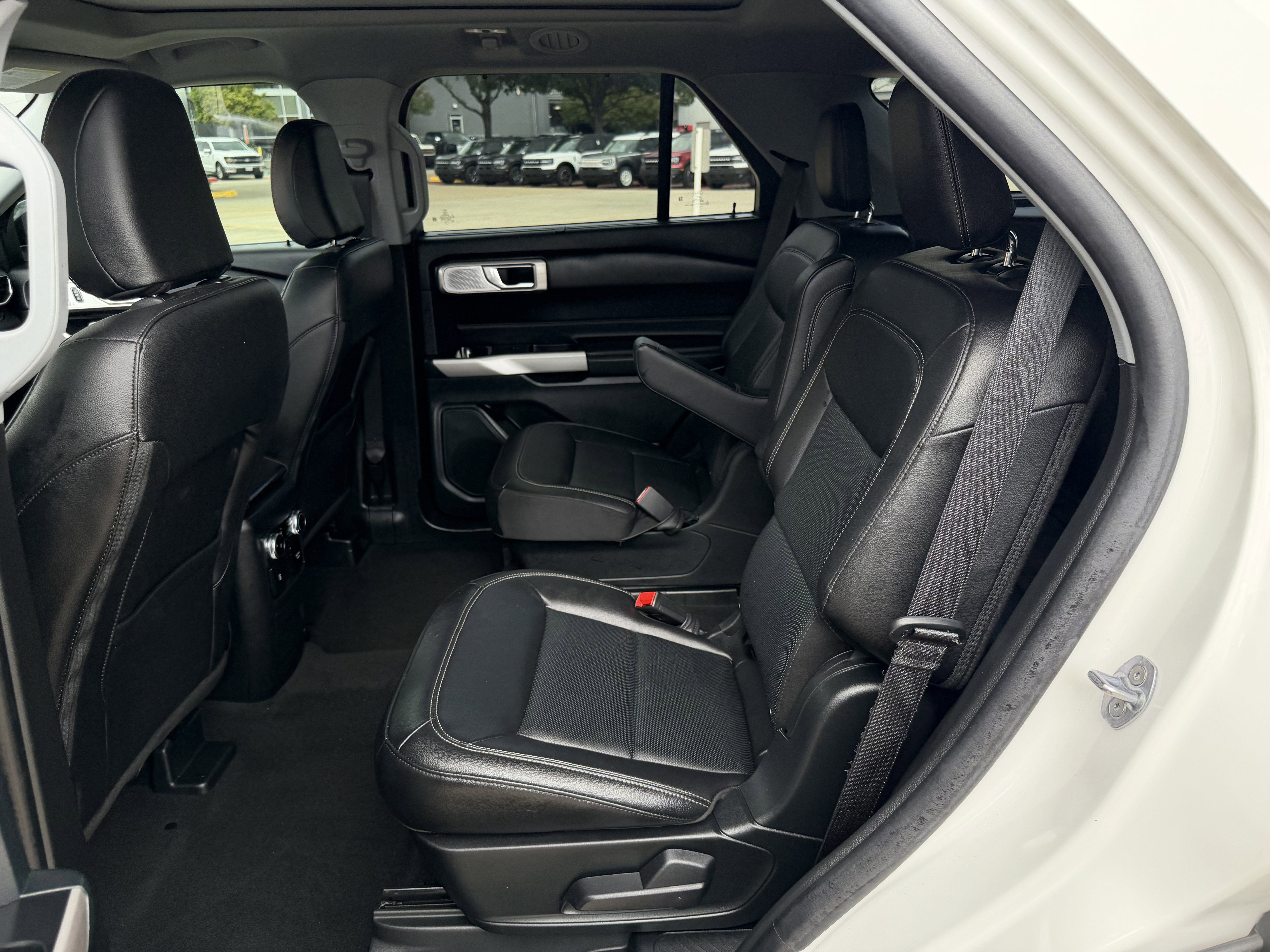 Certified 2024 Ford Explorer Limited w/ Limited Technology Package RWD image 12
