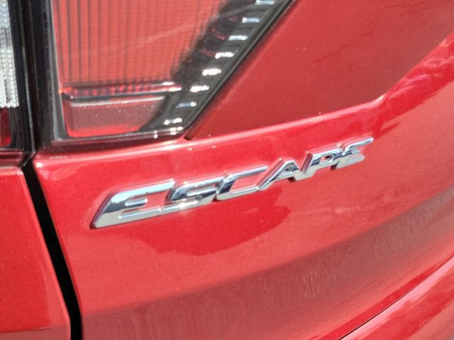 Certified 2018 Ford Escape SE w/ SE Sport Appearance Package image 26