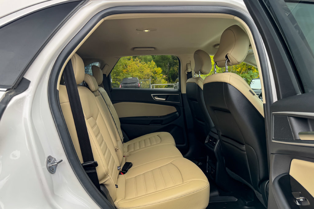 Certified 2018 Ford Edge SEL w/ Equipment Group 201A AWD/4WD image 16