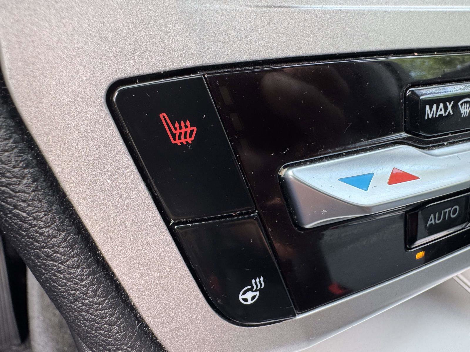 Certified 2022 Ford Explorer XLT w/ Equipment Group 202A image 23