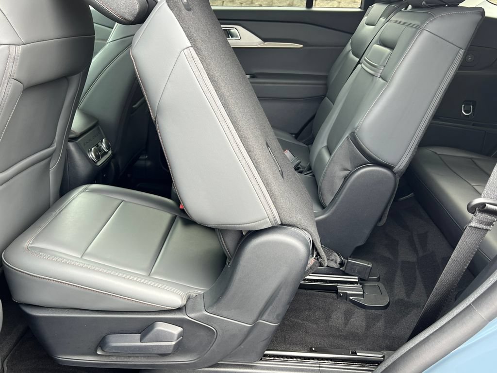 Certified 2025 Ford Explorer Active w/ Active Comfort Package AWD/4WD image 6