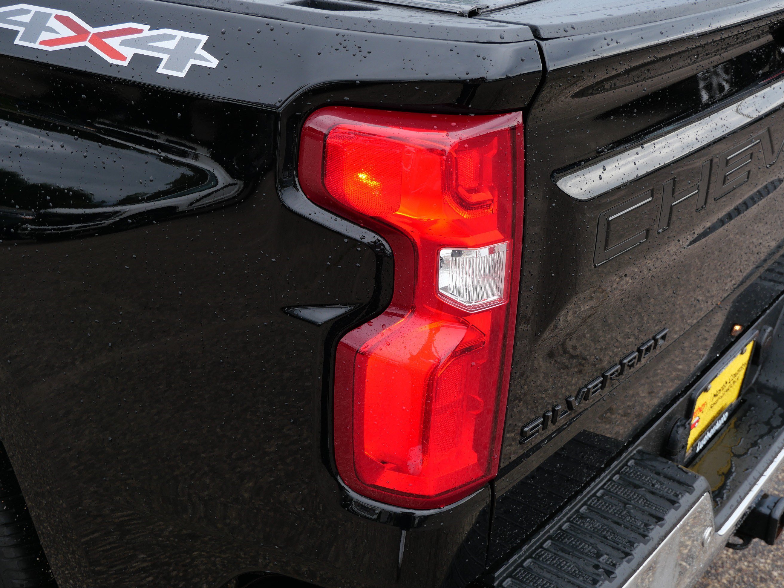 Used 2022 Chevrolet Silverado 1500 LTZ w/ LTZ Convenience Package II AWD/4WD image 17
