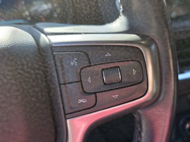Used 2022 Chevrolet Tahoe Z71 w/ Z71 Off-Road Package AWD/4WD image 18