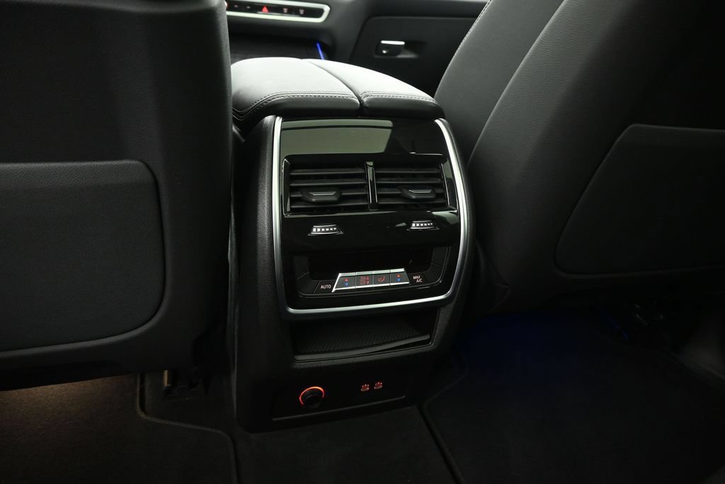 Used 2025 BMW X7 xDrive40i w/ M Sport Package AWD/4WD image 21