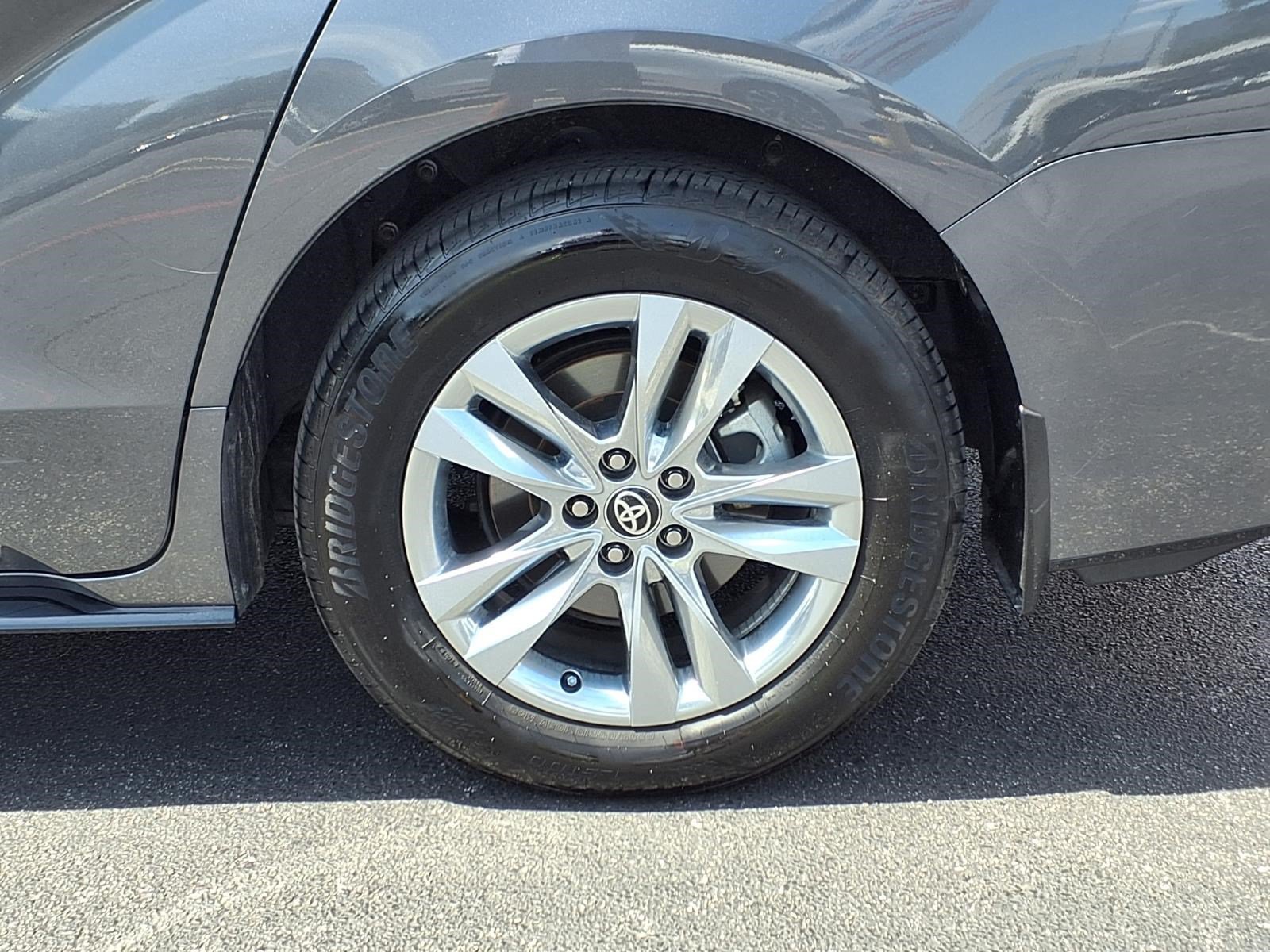 Used 2025 Toyota Sienna Limited AWD/4WD image 10