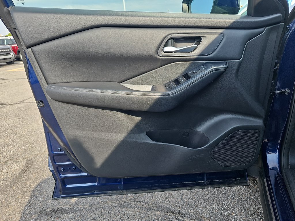 Used 2024 Nissan Rogue SV FWD image 25