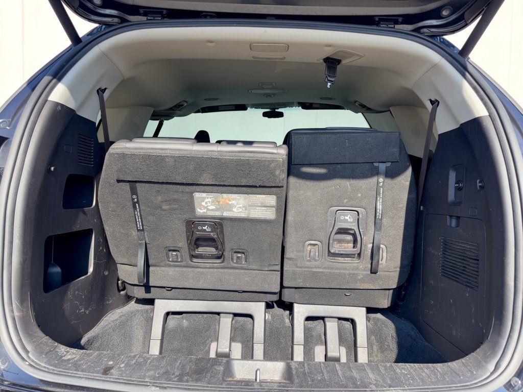 Used 2022 Kia Carnival EX FWD image 28
