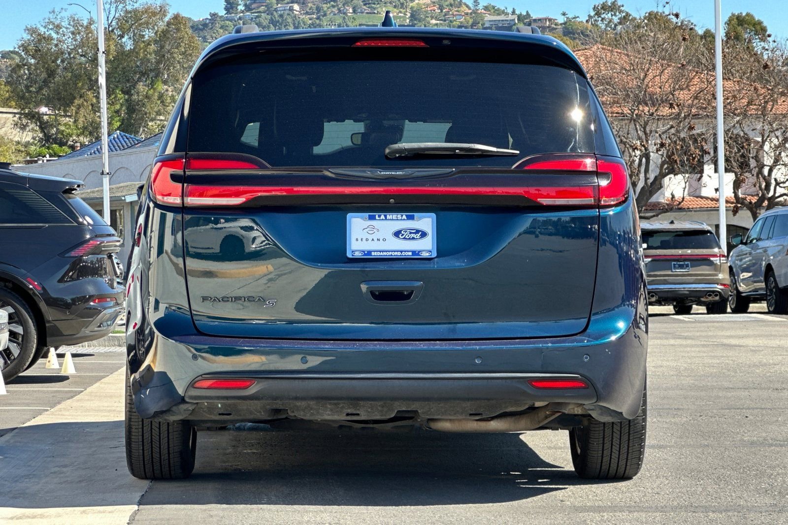 Used 2022 Chrysler Pacifica Touring-L w/ S Appearance Package image 4