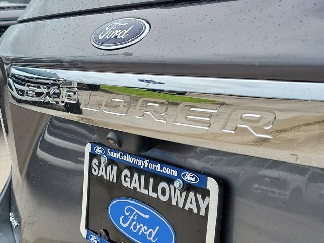 Certified 2023 Ford Explorer XLT w/ Equipment Group 202A RWD image 9