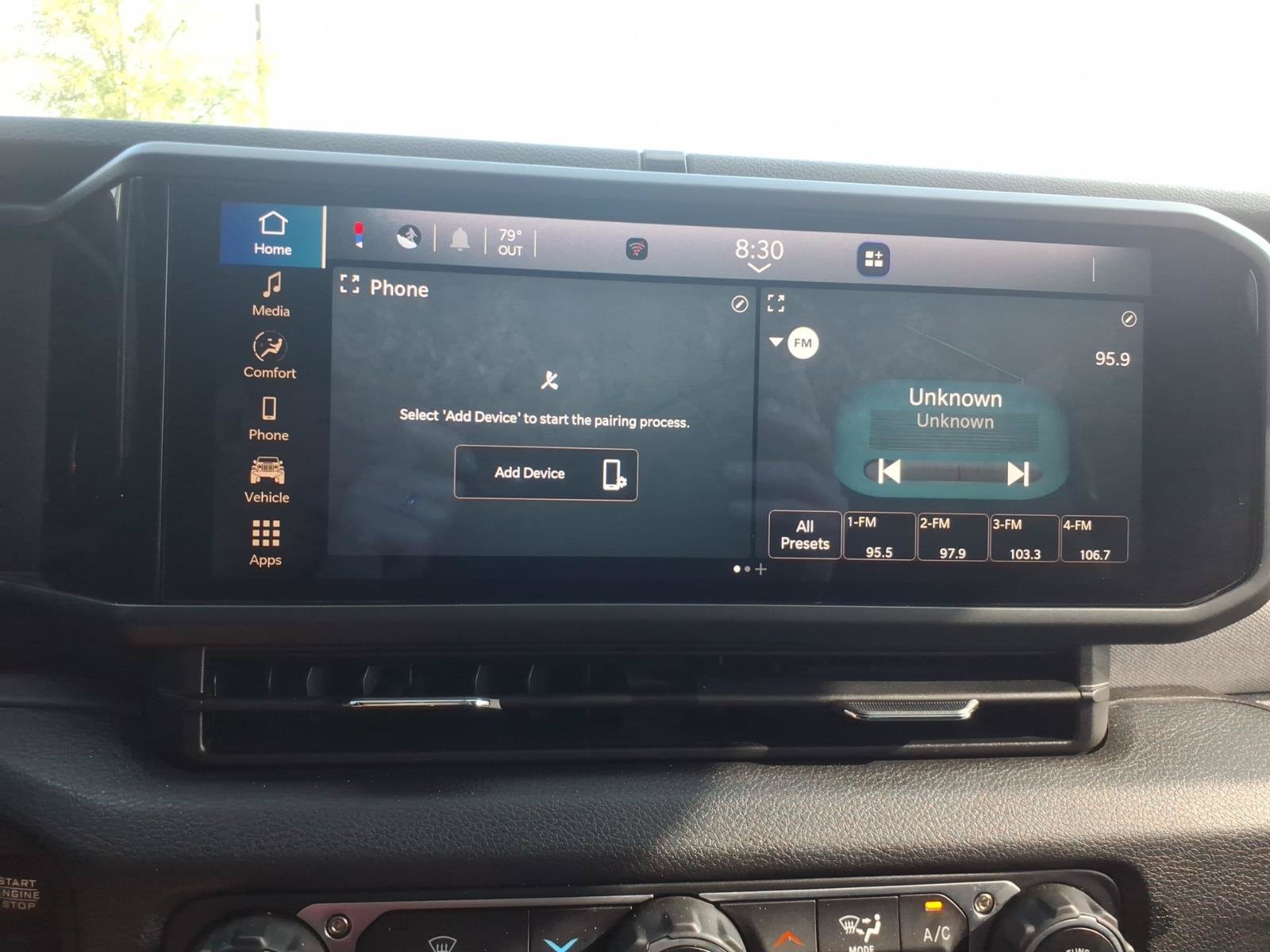 Used 2025 Jeep Gladiator Sport AWD/4WD image 18