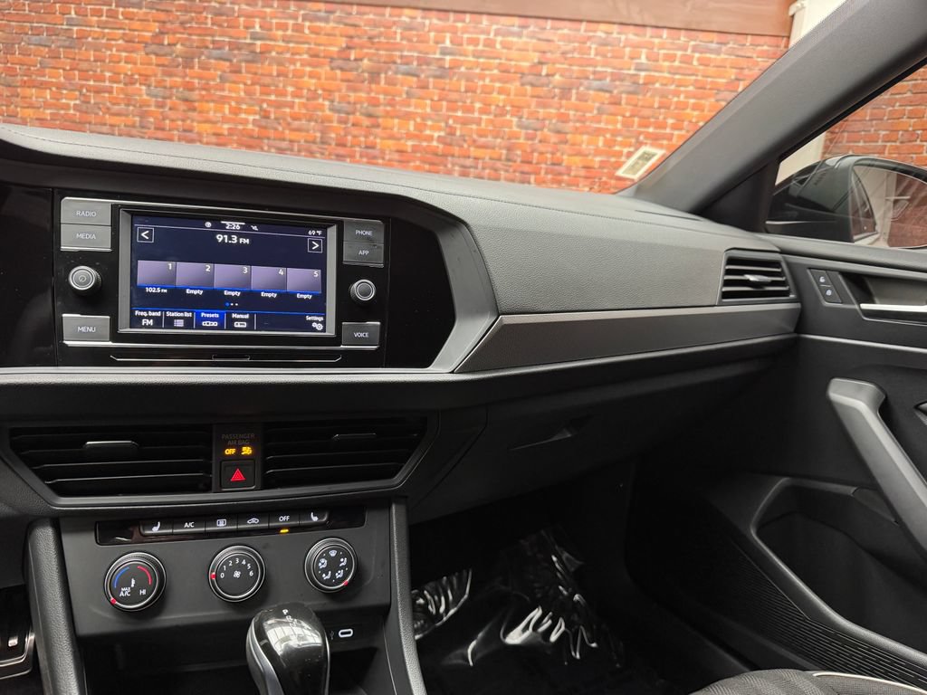 Used 2024 Volkswagen Jetta Sport FWD image 17