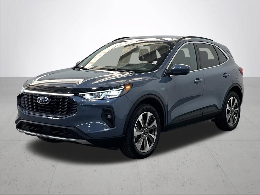 Certified 2024 Ford Escape Platinum AWD/4WD image 2