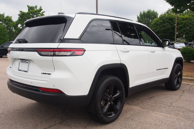 Used 2024 Jeep Grand Cherokee Limited w/ Black Appearance Package AWD/4WD image 7