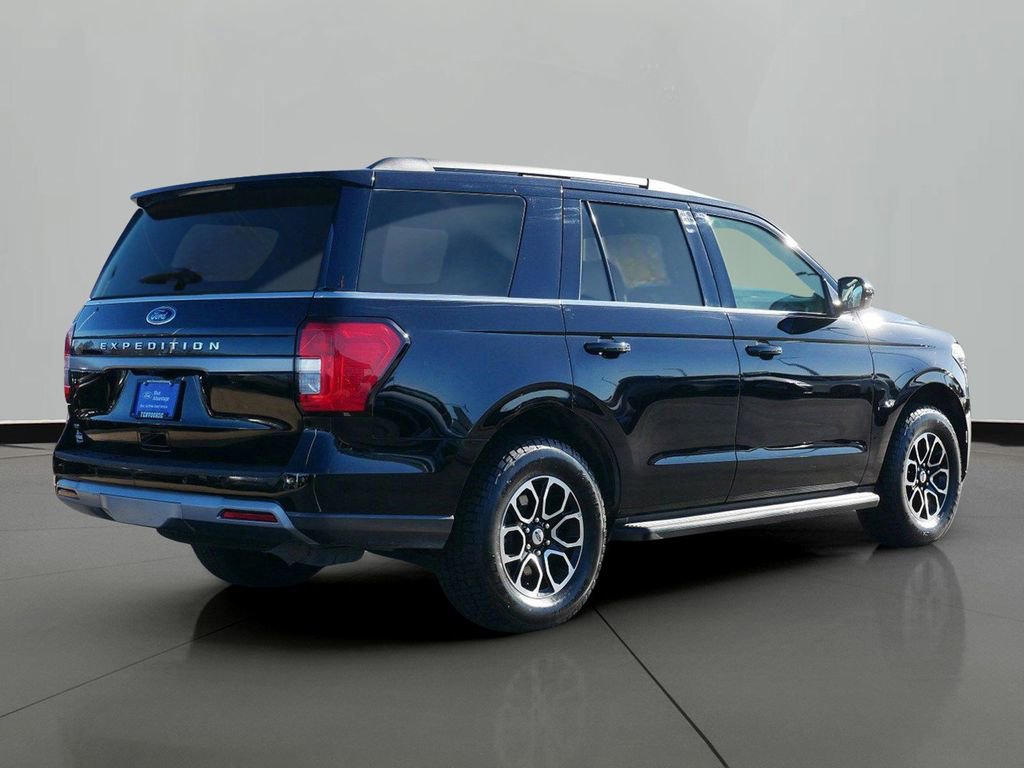 Certified 2024 Ford Expedition XLT image 3
