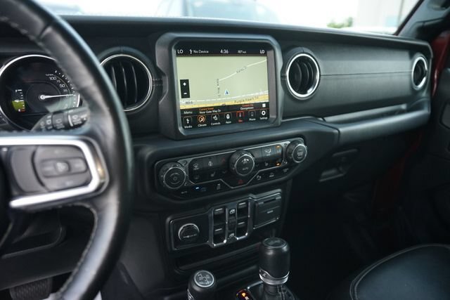 Used 2021 Jeep Wrangler Unlimited Sahara w/ Cold Weather Group AWD/4WD image 26