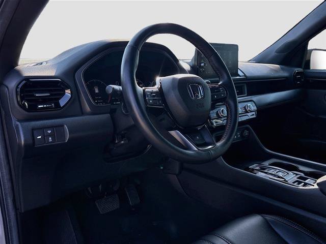 Used 2025 Honda Pilot TrailSport image 10