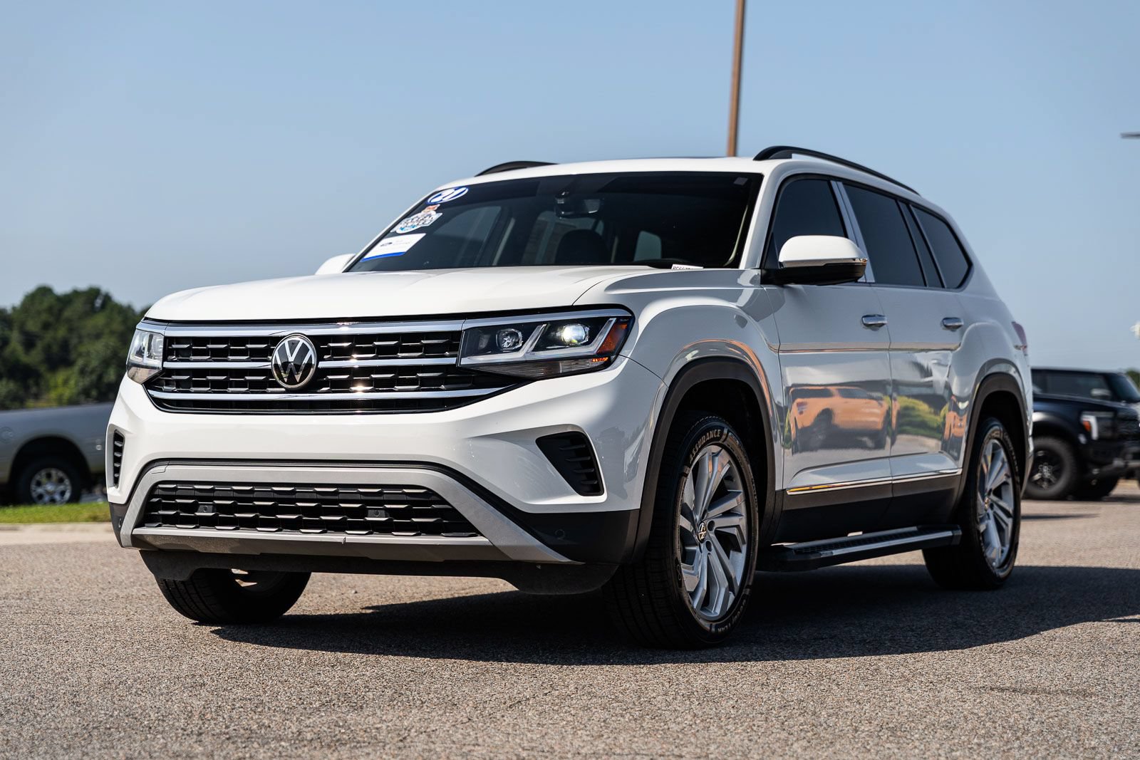 Used 2021 Volkswagen Atlas SE w/ Panoramic Sunroof Package FWD image 3