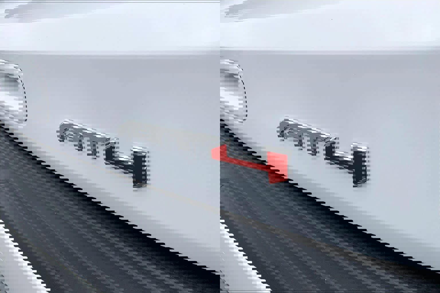 Used 2024 GMC Yukon AT4 w/ Technology Package image 12