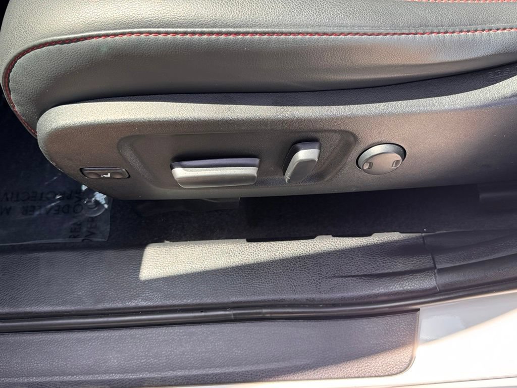 Used 2019 Toyota Highlander SE FWD image 19