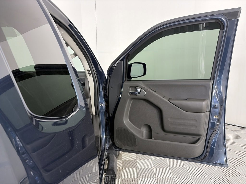 Used 2019 Nissan Frontier SV image 26