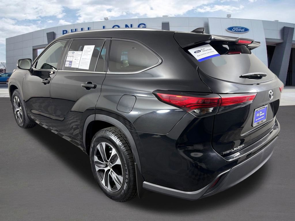 Used 2021 Toyota Highlander XLE image 3