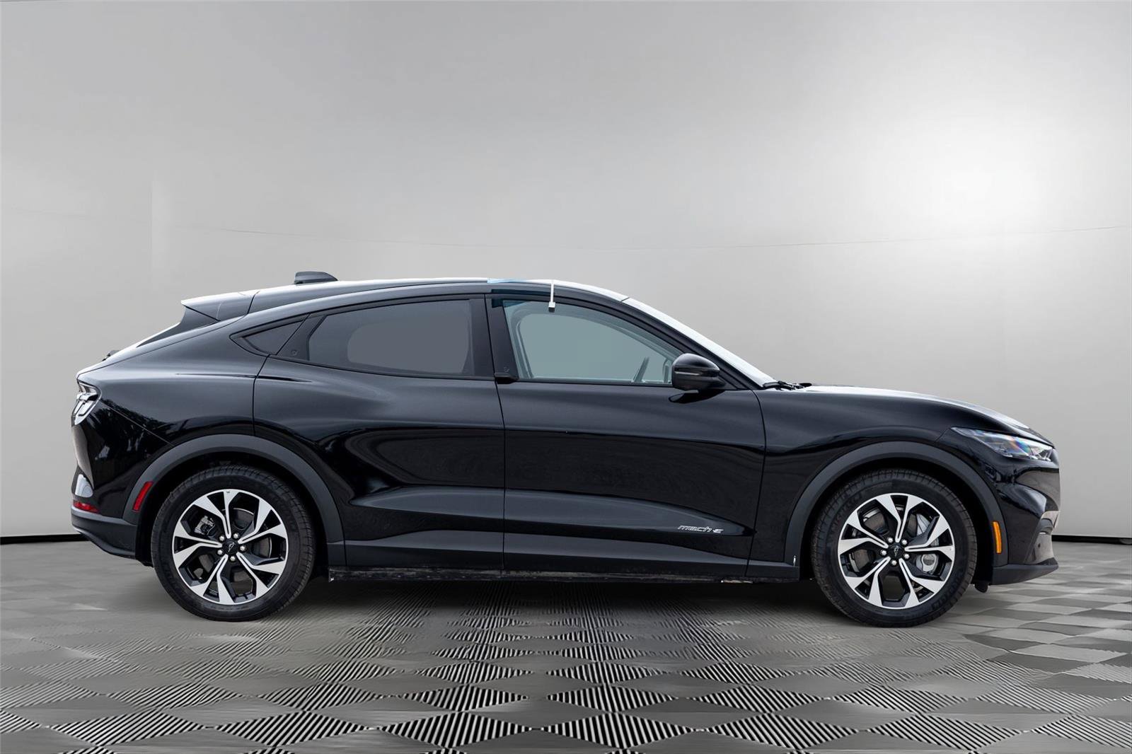 Certified 2025 Ford Mustang Mach-E Select RWD image 5
