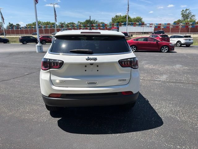 Used 2023 Jeep Compass Latitude AWD/4WD image 3