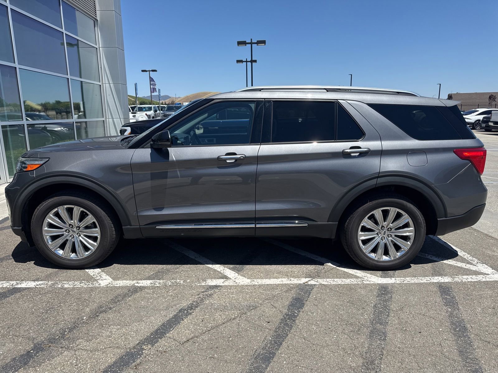 Certified 2021 Ford Explorer Limited w/ Hybrid Equipment Group 310A AWD/4WD image 2