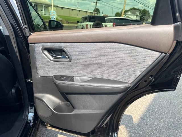 Used 2023 Nissan Rogue SV AWD/4WD image 32
