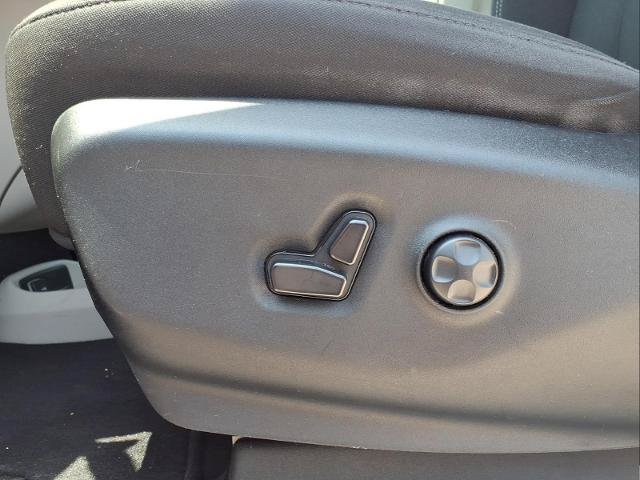 Used 2023 Chrysler Voyager LX FWD image 21