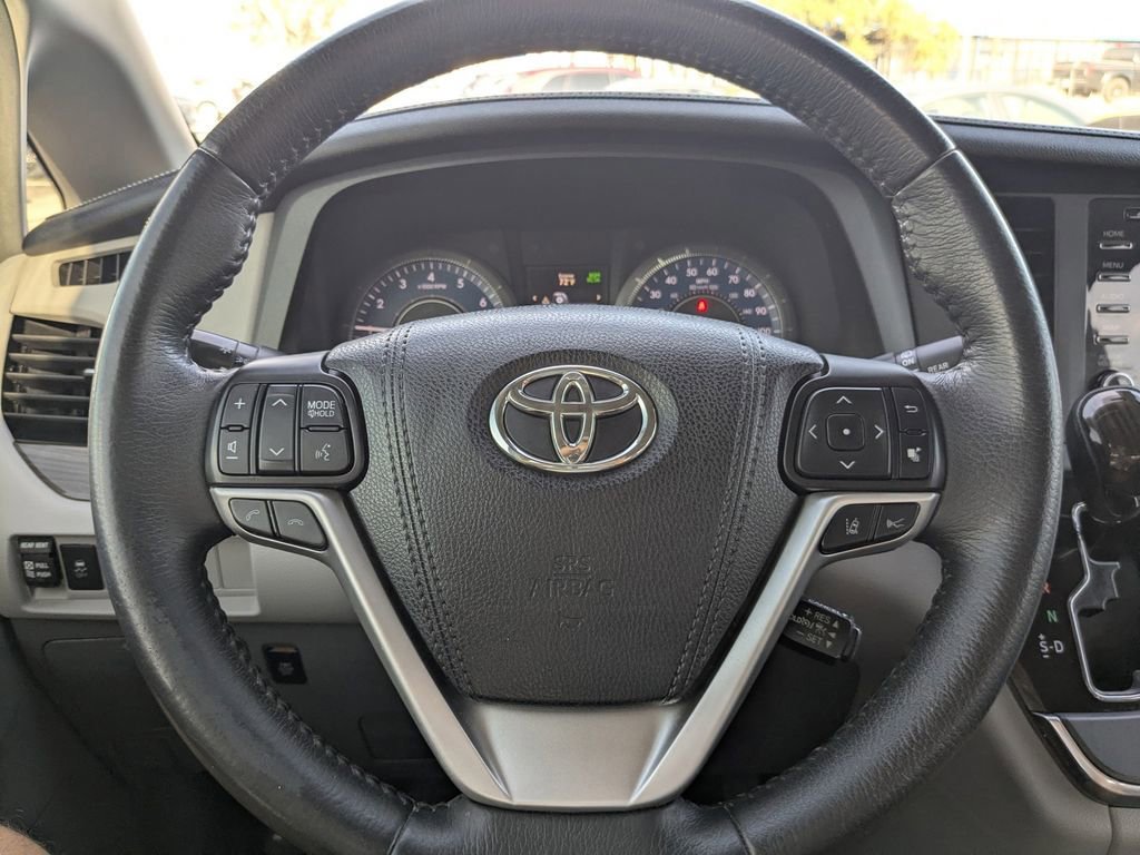 Used 2018 Toyota Sienna XLE Premium image 30