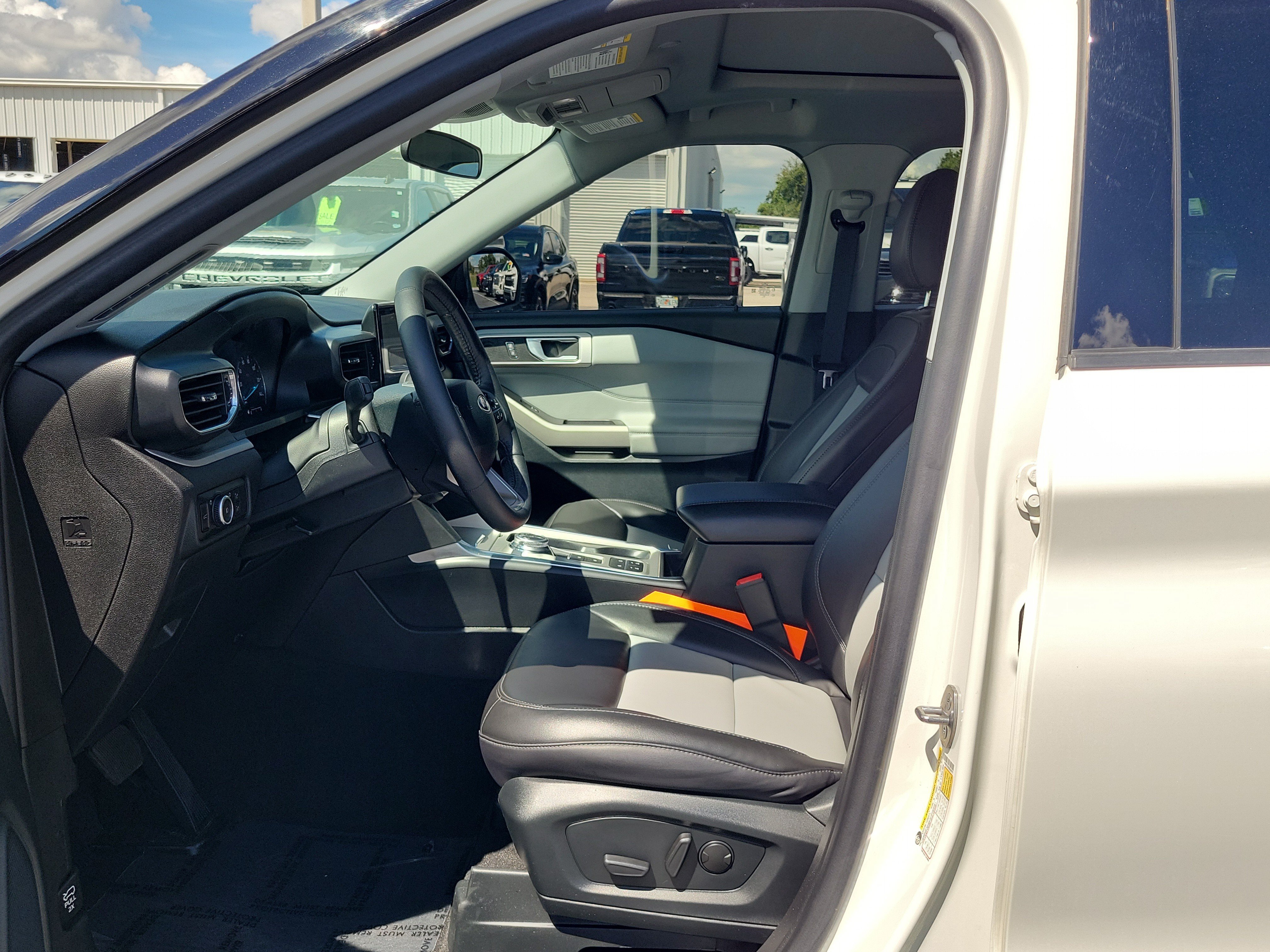 Certified 2024 Ford Explorer XLT w/ Equipment Group 202A RWD image 22