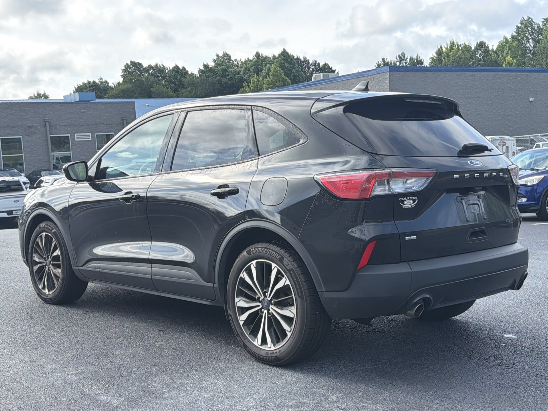 Certified 2022 Ford Escape SE w/ SE Sport Appearance Package FWD image 3