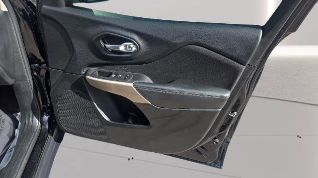 Used 2017 Jeep Cherokee Latitude image 21