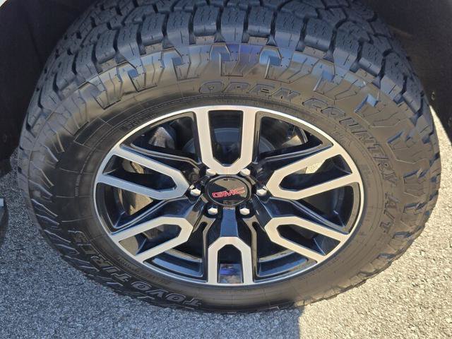 Used 2024 GMC Yukon AT4 AWD/4WD image 22