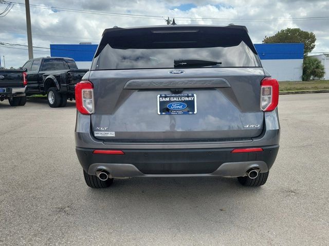 Certified 2022 Ford Explorer XLT w/ Equipment Group 202A image 3
