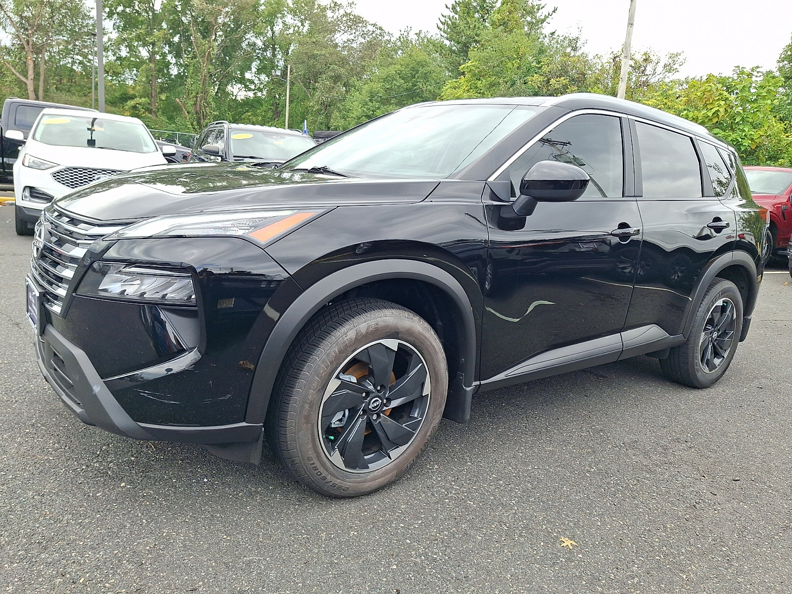 Used 2025 Nissan Rogue SV w/ SV Premium Package FWD image 5