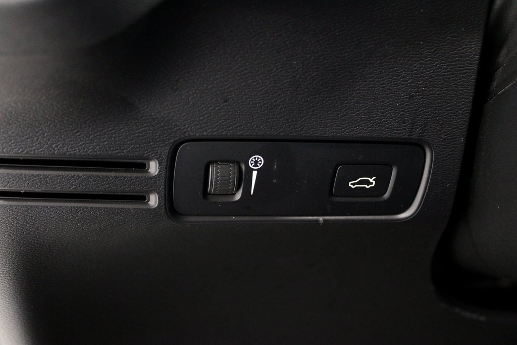 Used 2022 Volvo XC40 T5 Inscription image 30