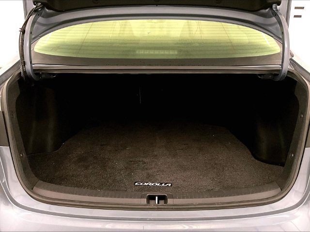Used 2022 Toyota Corolla LE w/ Carpet Mat Package (TMS) FWD image 33